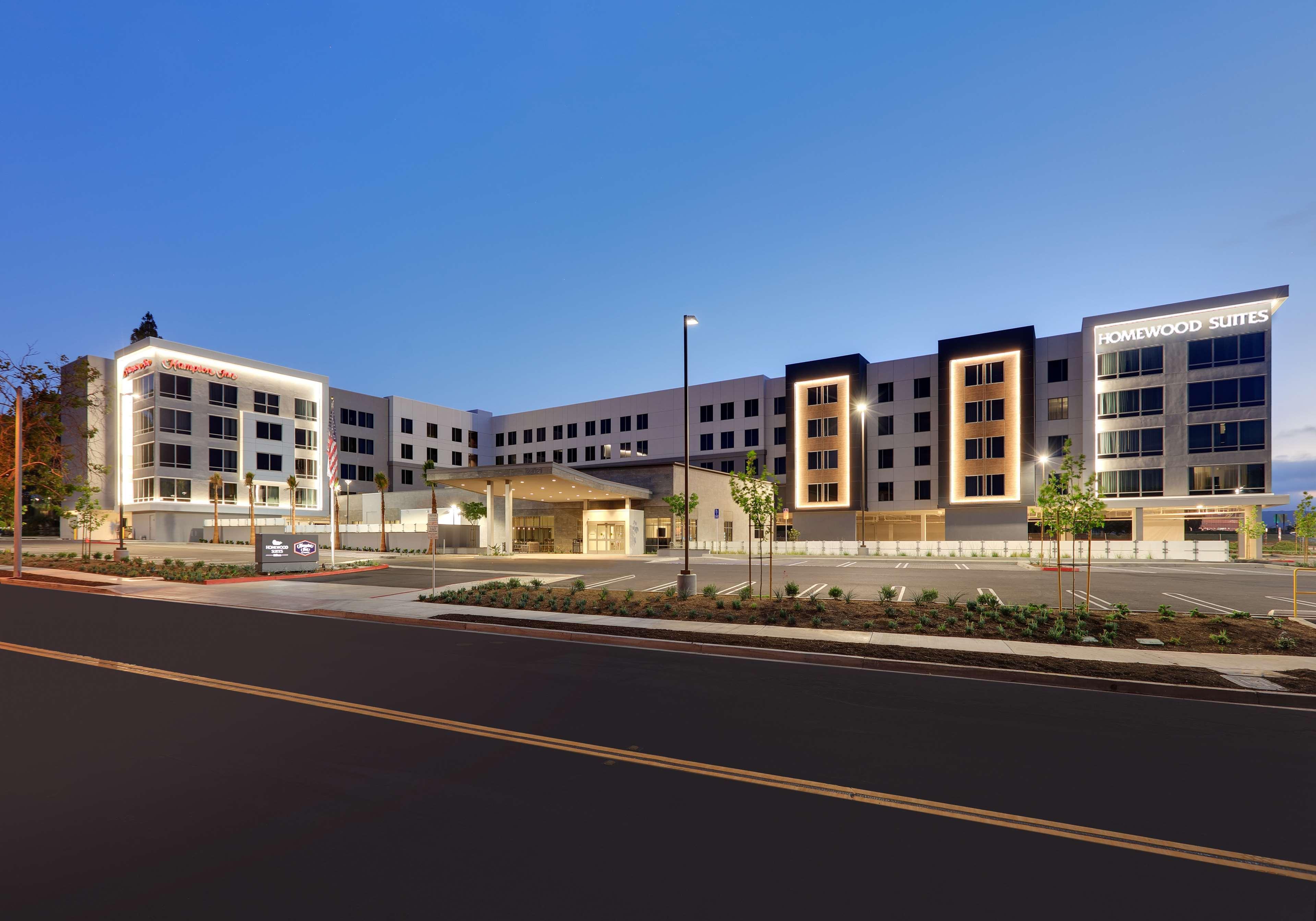 Hampton Inn By Hilton Irvine Spectrum לייק פורסט מראה חיצוני תמונה