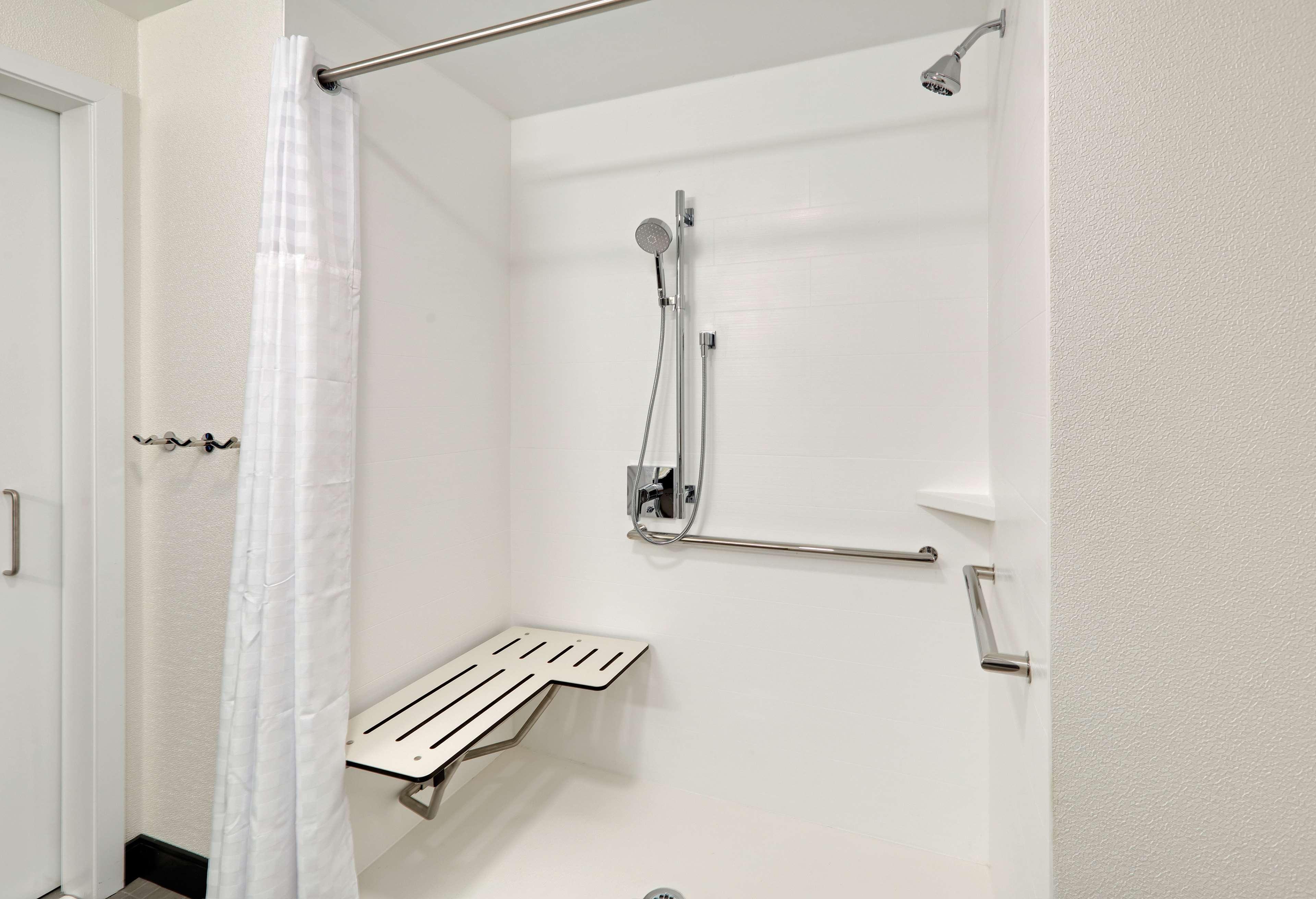 Hampton Inn By Hilton Irvine Spectrum לייק פורסט מראה חיצוני תמונה