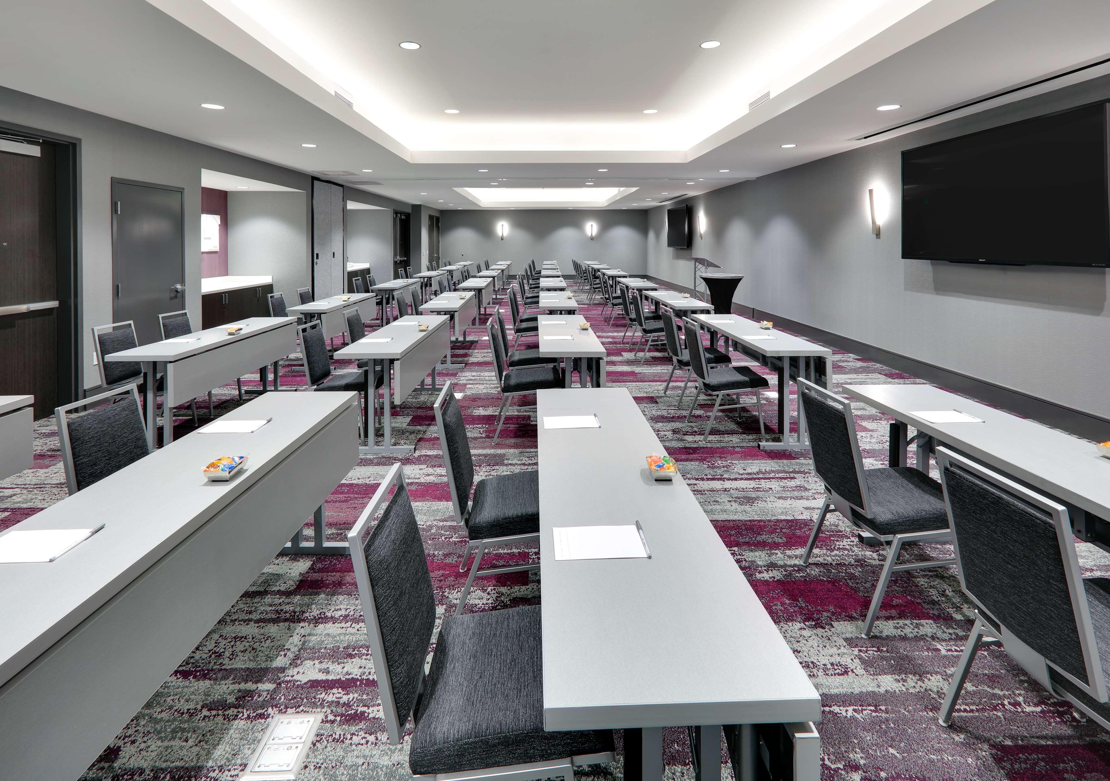 Hampton Inn By Hilton Irvine Spectrum לייק פורסט מראה חיצוני תמונה