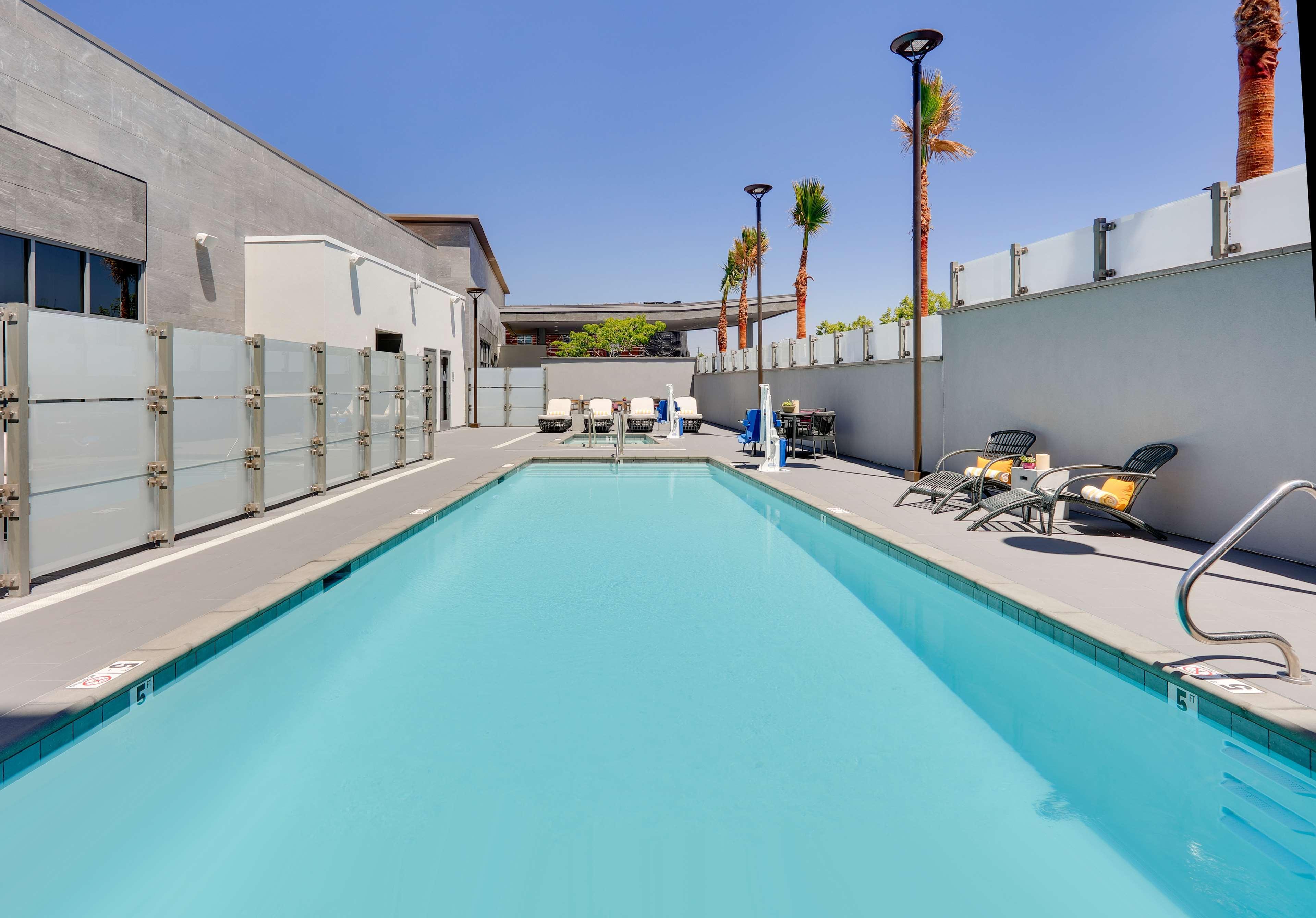 Hampton Inn By Hilton Irvine Spectrum לייק פורסט מראה חיצוני תמונה