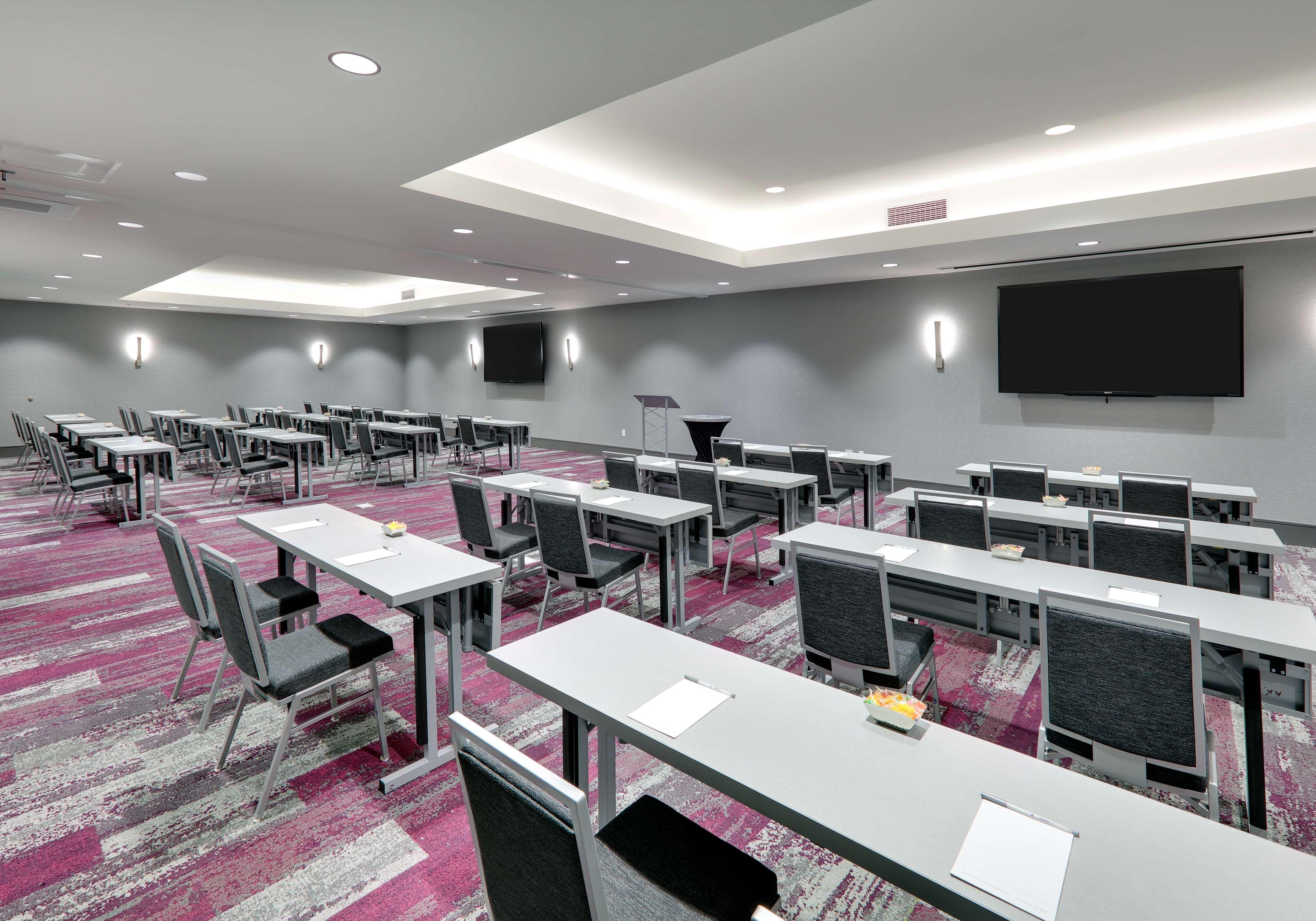 Hampton Inn By Hilton Irvine Spectrum לייק פורסט מראה חיצוני תמונה