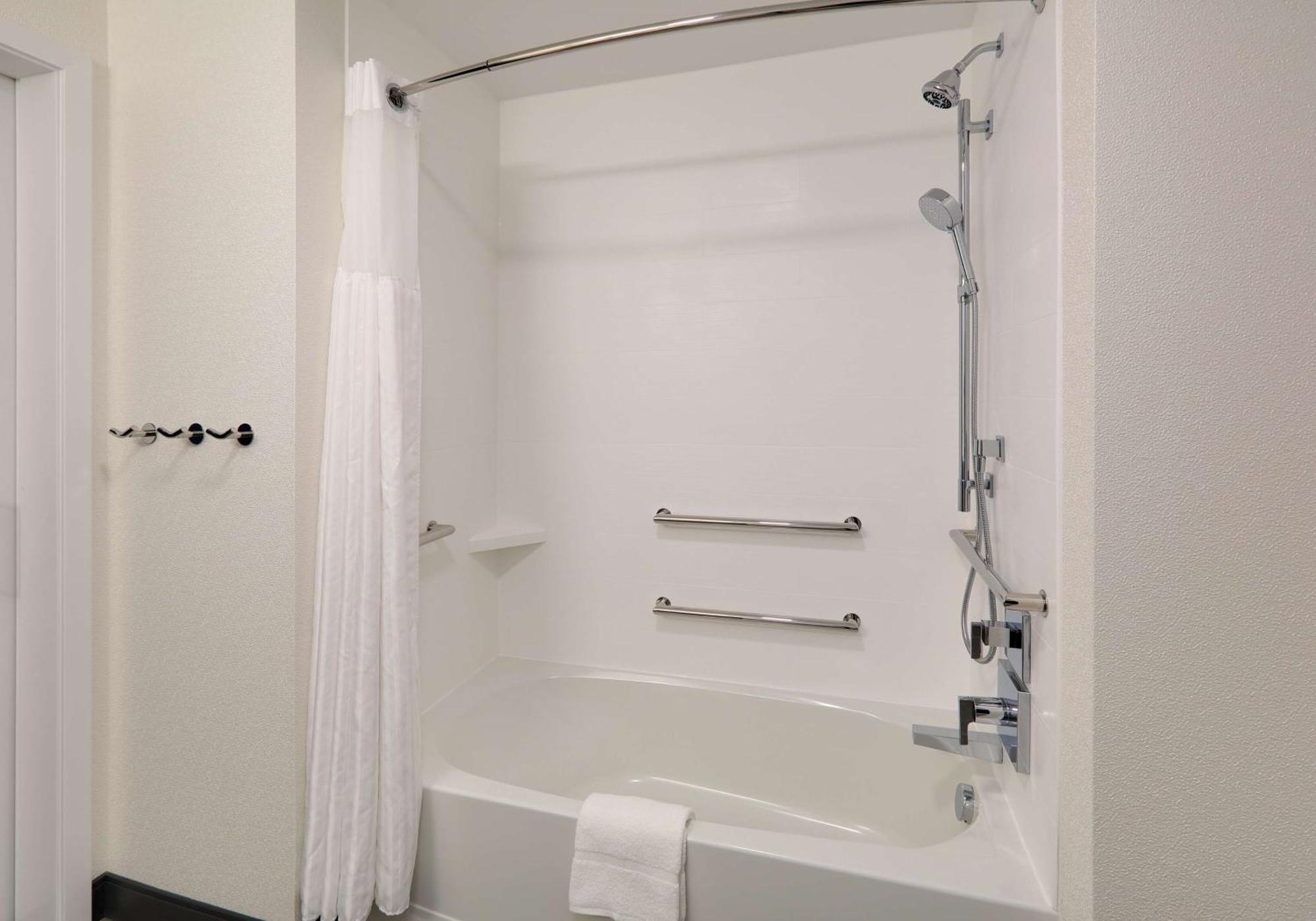 Hampton Inn By Hilton Irvine Spectrum לייק פורסט מראה חיצוני תמונה