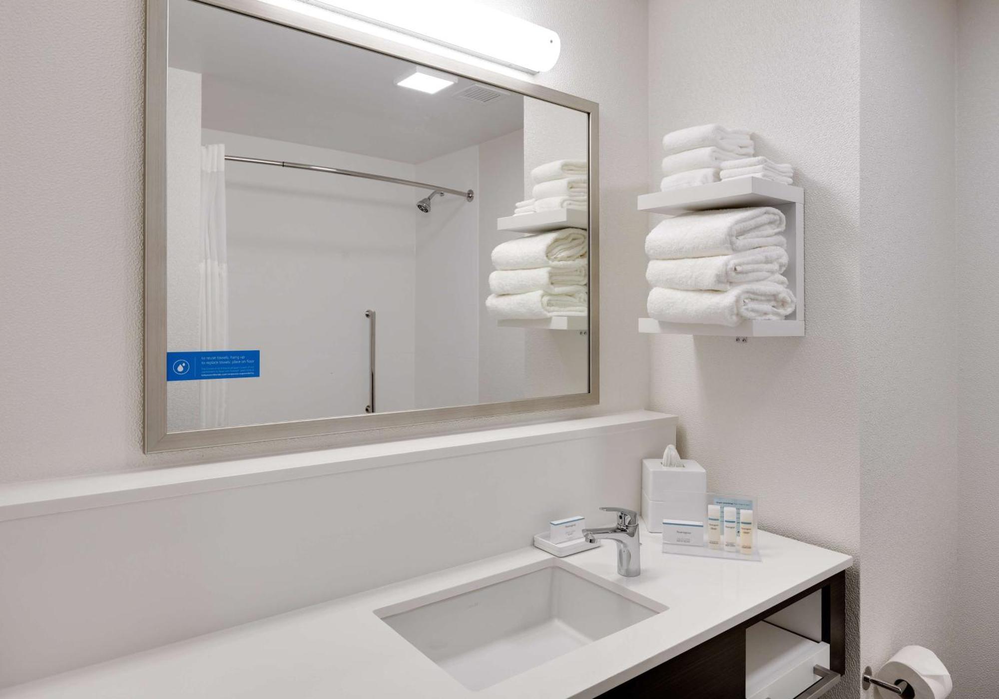 Hampton Inn By Hilton Irvine Spectrum לייק פורסט מראה חיצוני תמונה