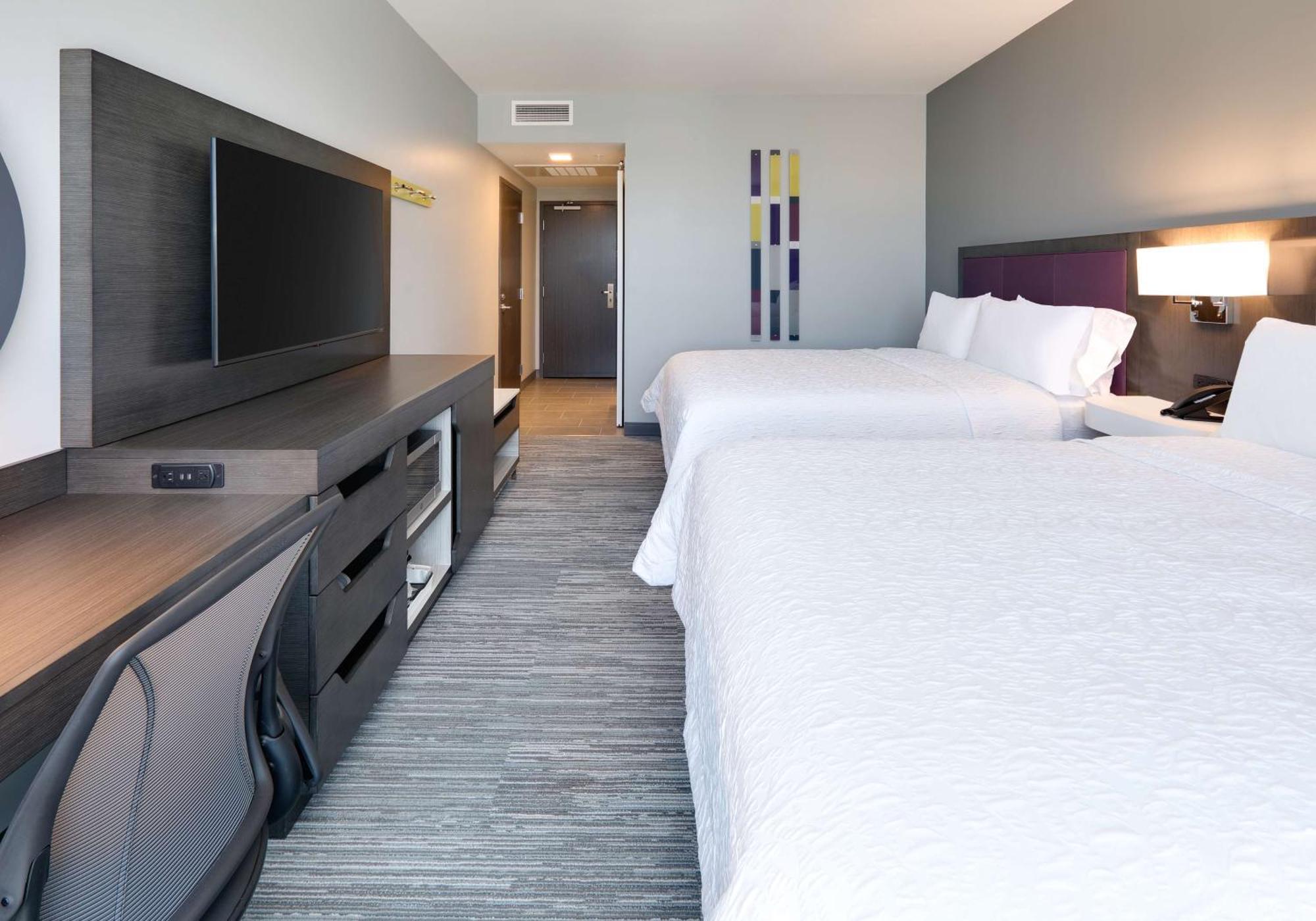 Hampton Inn By Hilton Irvine Spectrum לייק פורסט מראה חיצוני תמונה